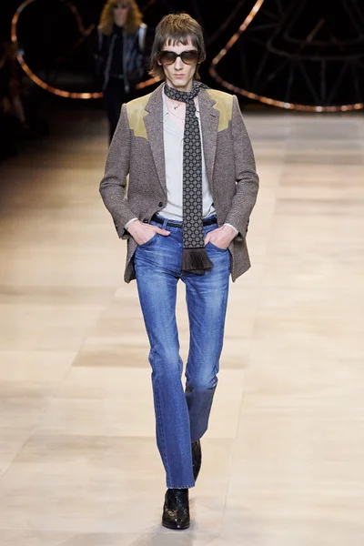 Look 37